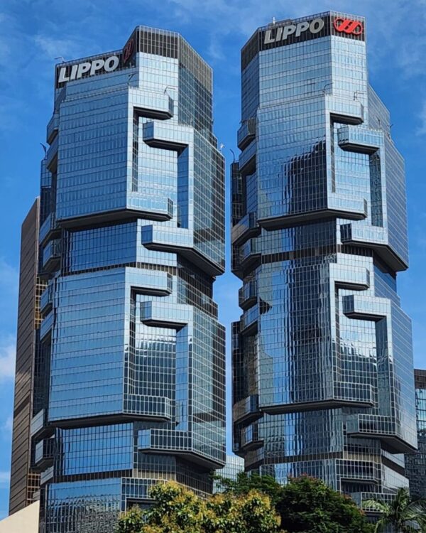 Front view picture of Lippo Centre in Hong Kong