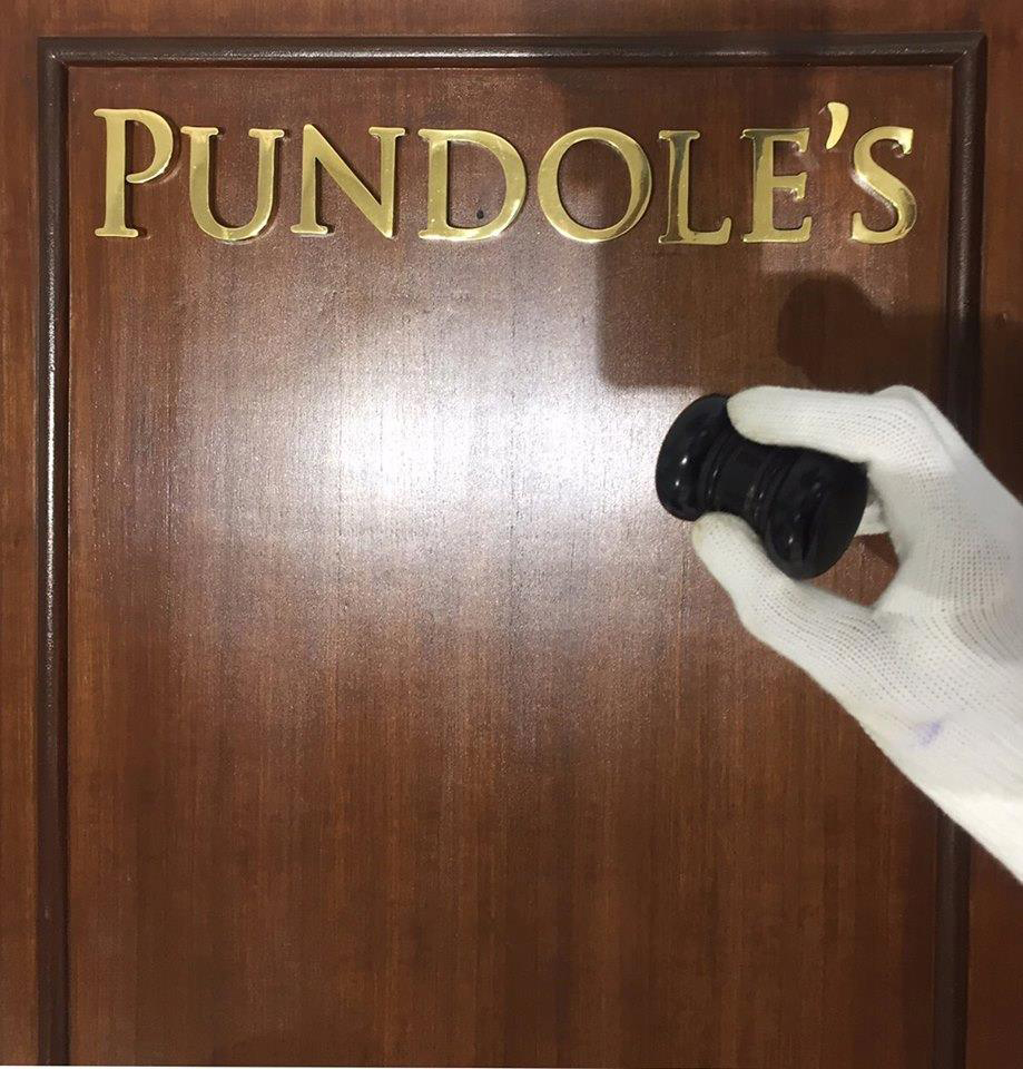 pundoles-white-glove
